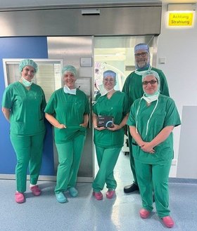 Lara Flaming (Fa. Curonix), Dr. Ute Bäzner (BKH Günzburg/Uni Ulm) Dr. Inga Lubotzki, Dr. Christian Heinen und Frau Simic (Fa. Curonix) Lara Flaming (Fa. Curonix), Dr. Ute Bäzner (BKH Günzburg/Uni Ulm) Dr. Inga Lubotzki, Dr. Christian Heinen und Frau Simic (Fa. Curonix)