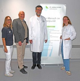Die Neurochirurgie und Gefäßchirurgie bietet neue OP-Kapazitäten in Löningen (v.l.): Laura Marcinkowska-Budzynska, Fachärztin für Chirurgie und Gefäßchirurgie im MVZ, Klinischer Geschäftsführer Martin Herbes, Leitender Zentrumsarzt Dr. Christian Heinen und Oberärztin Dr. Inga Lubotzki.